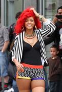 th_16826_Rihanna_shoots_Whats_My_Name_in_NYC_201_122_1075lo.jpg