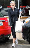 Reese Witherspoon - Страница 2 Th_36337_reese_witherspoon_leaving_a_spin_class-006_122_1126lo