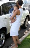 th_25810_Celebutopia-Halle_Berry_outing_with_her_daughter_in_Santa_Monica-09_122_441lo.JPG