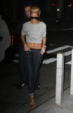 th_72382_Rihanna_leaving_her_hotel_and_heading_out_to_the_4040_Club_in_New_York_City_-_November_2_2009_0005_122_740lo.jpg
