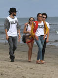 th_72903_Preppie_Jared_Leto_hanging_out_on_the_beach_in_Malibu_29_122_740lo.jpg
