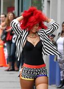th_16987_Rihanna_shoots_Whats_My_Name_in_NYC_212_122_803lo.jpg