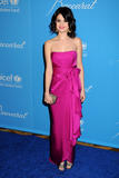 th_62700_Selena_Gomez_-_UNICEF_Ball_Honoring_Jerry_Weintraub_in_Beverly_Hills_-_December_10_2009_004_122_812lo.jpg