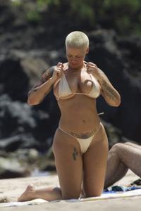 Amber Rose – Topless Bikini Candids in Maui44fmdf52k5.jpg