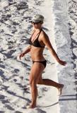 http://img219.imagevenue.com/loc348/th_51441_Britney_Spears_2009-05-19_-_on_the_beach_in_the_Carribbean_8316_122_348lo.jpg