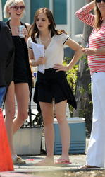 http://img219.imagevenue.com/loc628/th_107299264_EmmaWatson_BlingRingSet_April9_2012_13_122_628lo.jpg