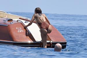 Emily Ratajkowski Wearing Swimsuits on a Boat in Positano, Italy - 6_23_17-h6d45ld7bl.jpg