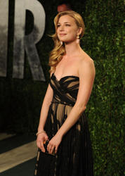 http://img219.imagevenue.com/loc952/th_444188567_emilyvancamp_vfop3_okami_03_122_952lo.jpg